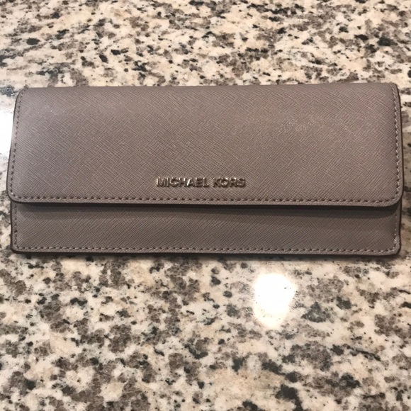 Grey Michael Kors Wallet - Picture 1 of 4